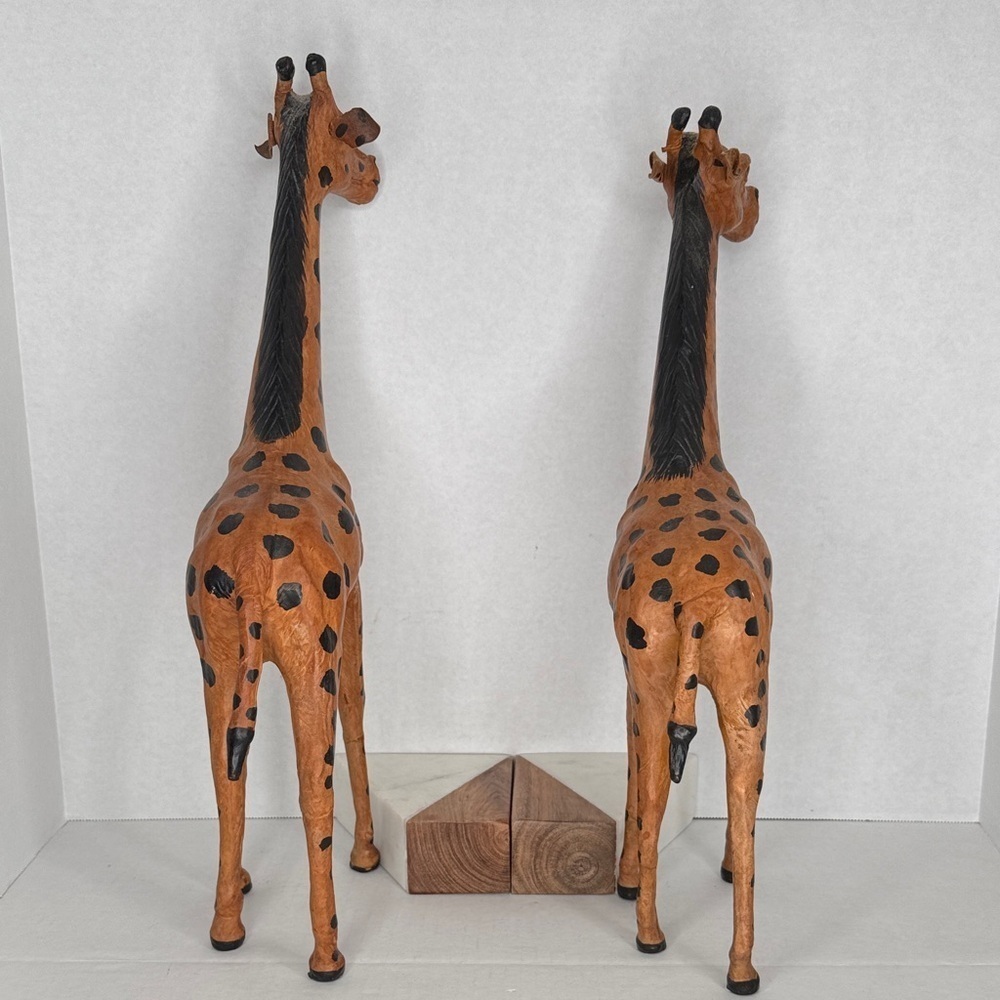 Vintage Estate Leather Wrapped Pair of Giraffes Large 17"-18" with Glass Eyes - Picture 8 of 16